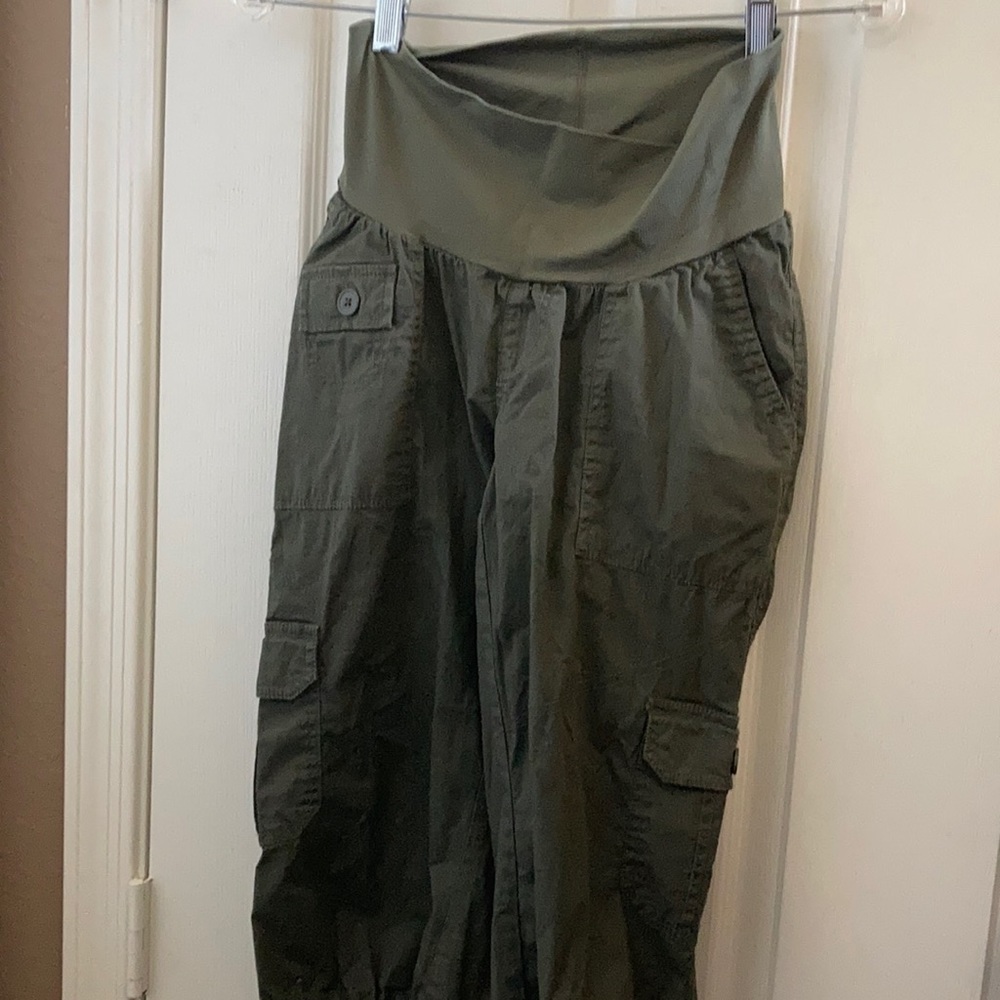 FINAL MARKDOWN Motherhood maternity hiking capris small